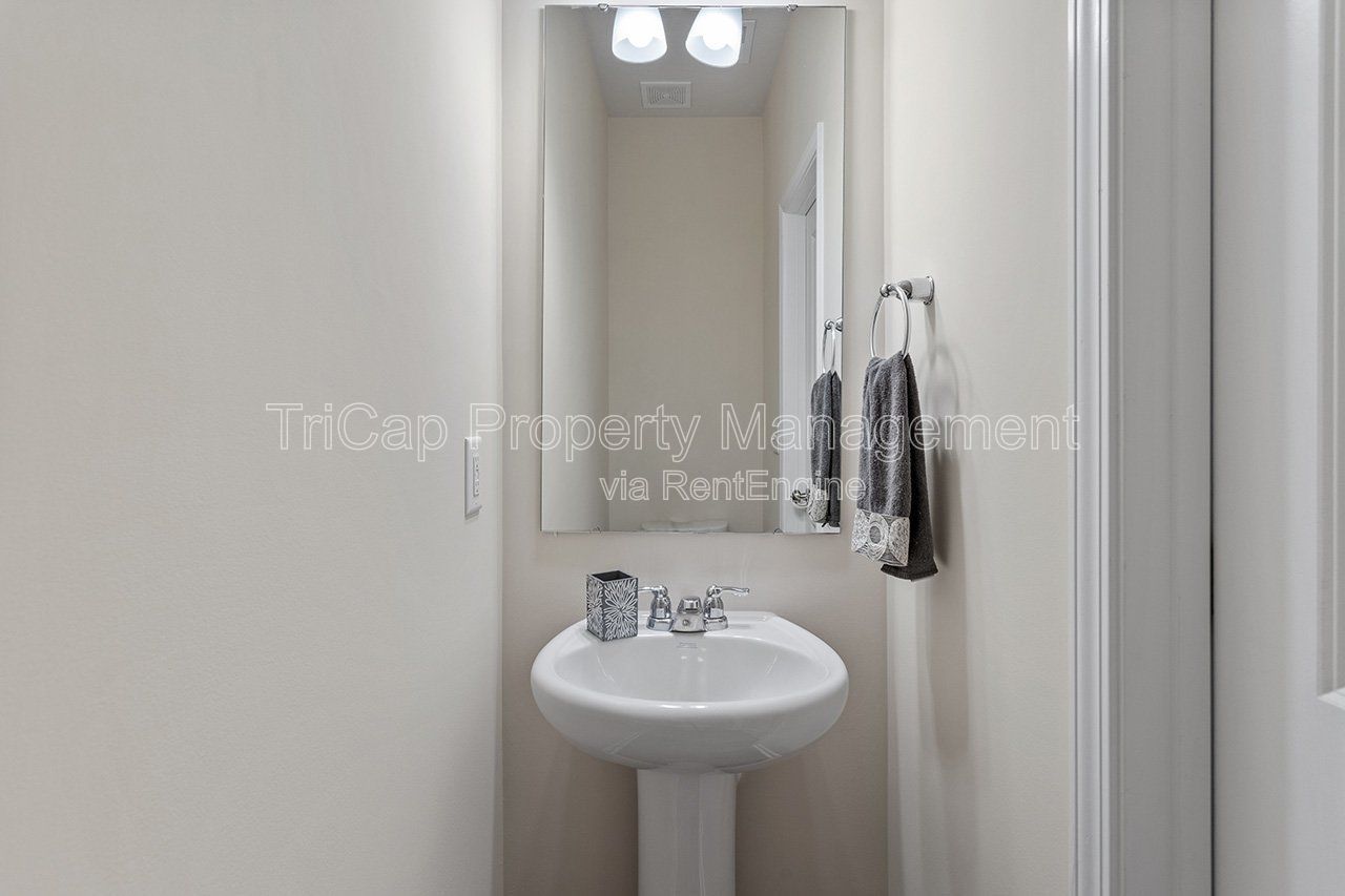 Raleigh:  3 Bedroom Townhome with Garage property image