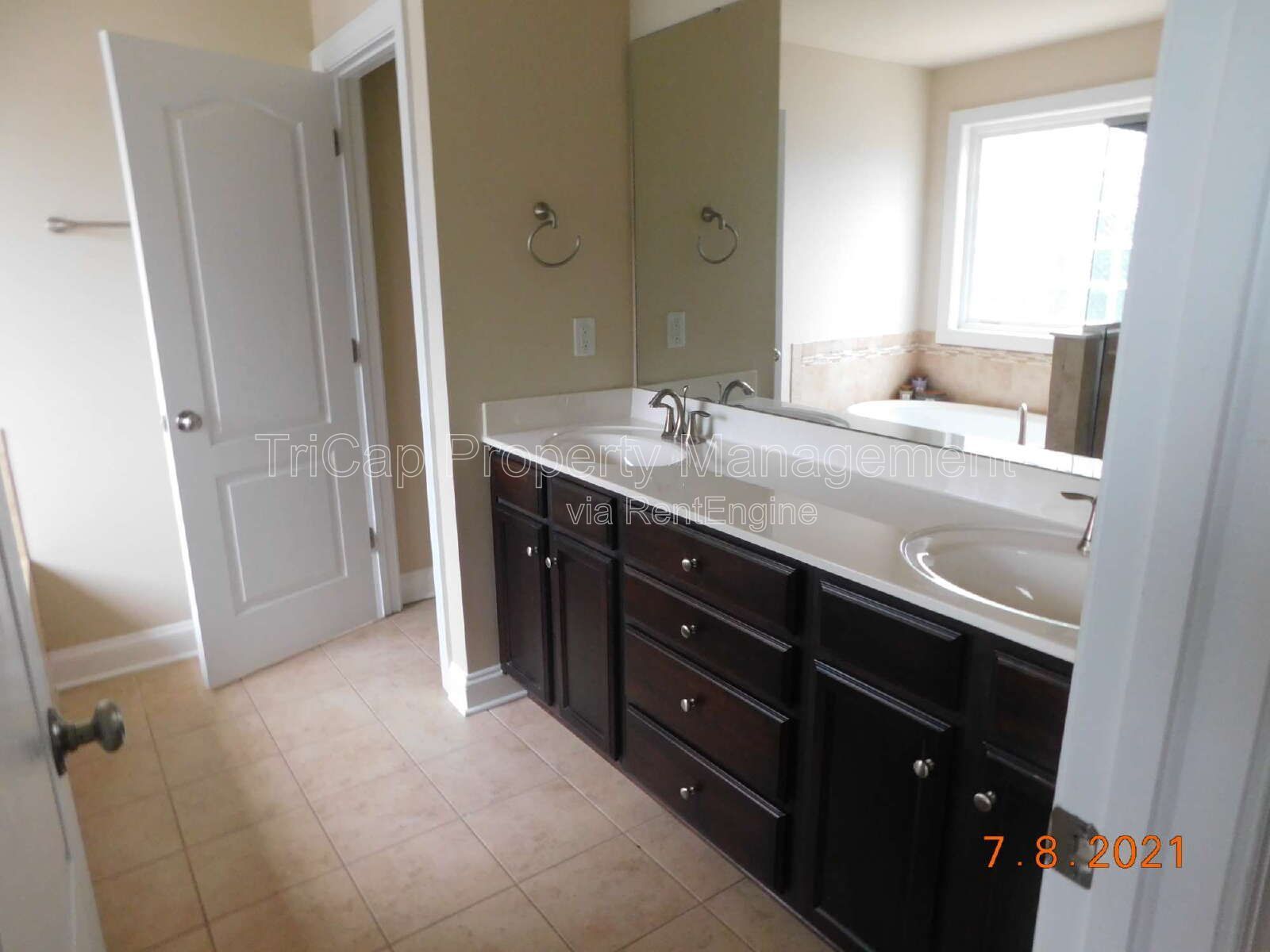 End Unit 3 Bedroom North Raleigh - Allyns Landing property image